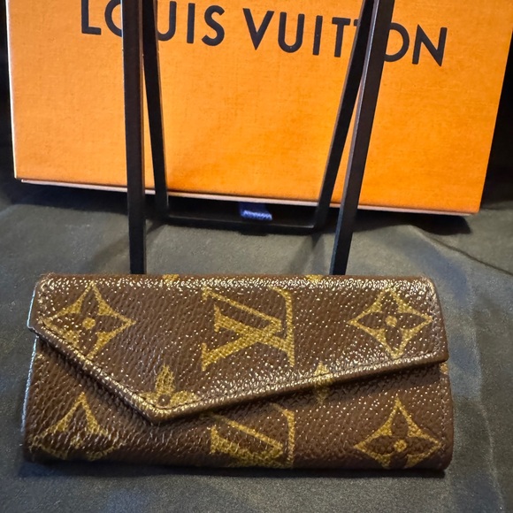 Louis Vuitton LV Brown Monogram Keyholder Wallet - Picture 1 of 11